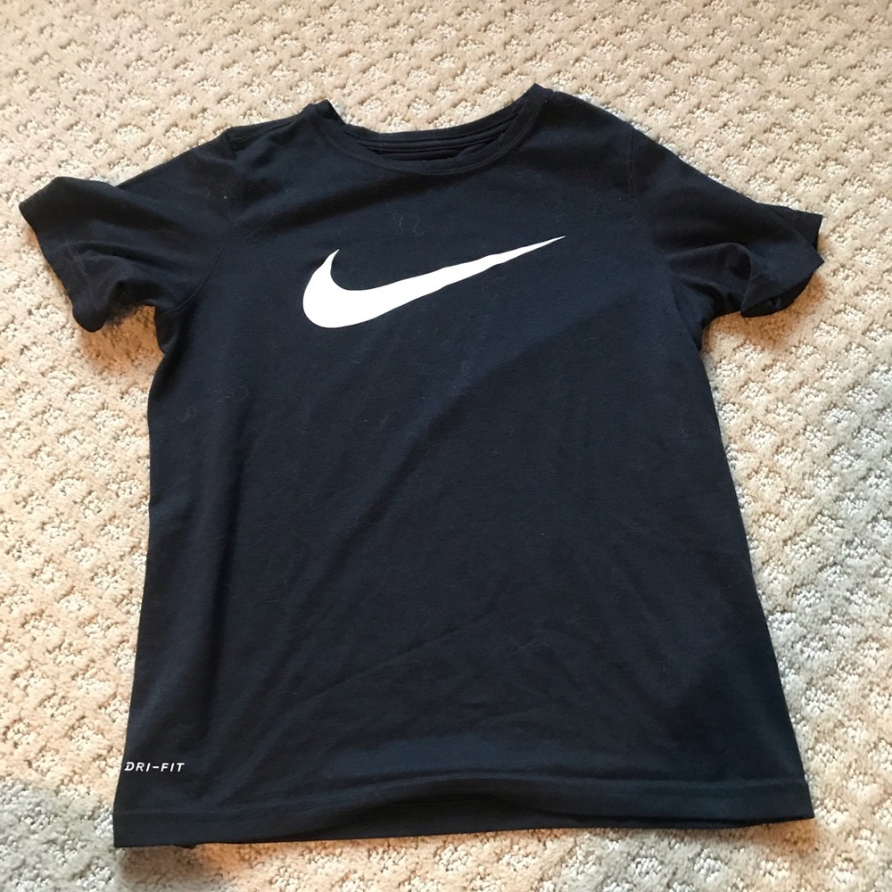 kids black nike short sleeve
